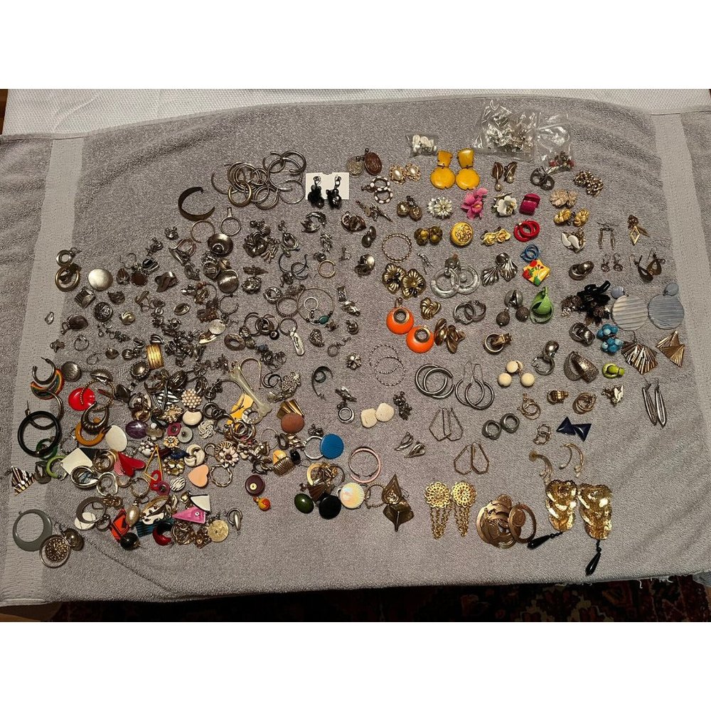Huge Mostly Wearable Vintage Rhinestone Costume Jewelry Earring Lot Over 100 Pc.